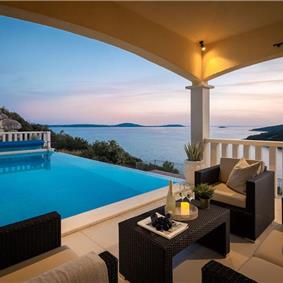 3 Bedroom Villa in Uvala Ljubljeva near Trogir, sleeps 6-7